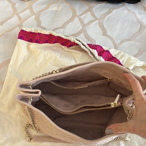 Tory Burch Marion Quilted Chain Shoulder Bag. Color is Light Oak. - Picture 2 of 6